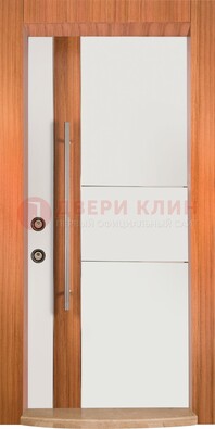 Белая входная дверь c МДФ панелью ЧД-09 в частный дом в Петрозаводске