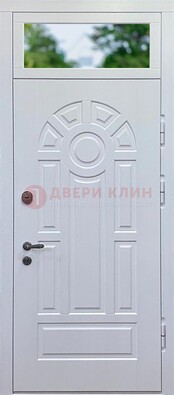 Белая входная дверь со стеклом и верхней фрамугой ДФГ-3 в Петрозаводске