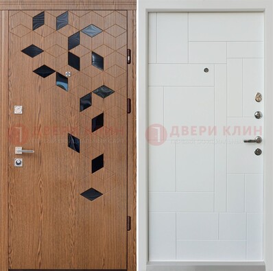 Коричневая металлическая дверь МДФ внутри белого цвета ДМ-256 в Петрозаводске