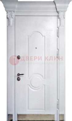 Белая металлическая дверь с массивом дуба для дома ДМД-59 в Петрозаводске