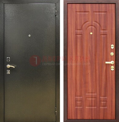 Входная темно-серая дверь с порошковой отделкой и МДФ Миланский орех ДП-281 в Петрозаводске
