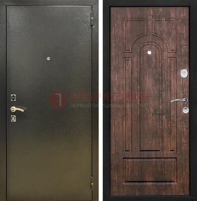 Темно-серая металлическая дверь с порошковым покрытием и МДФ коричневая ДП-292 в Петрозаводске