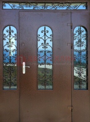 Железная парадная дверь со стеклом и ковкой ДПР-16 для общественных зданий в Балашихе
