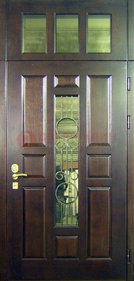 Парадная дверь со стеклянными вставками и ковкой ДПР-1 в офисное здание в Петрозаводске