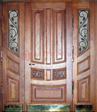 Парадная дверь со стеклом и ковкой ДПР-35 для загородного дома в Петрозаводске
