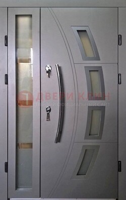Серая железная дверь для дома со стеклом ДС-17 в Петрозаводске