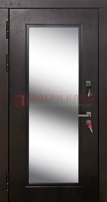 Коричневая железная дверь со стеклом для дома ДС-23 в Петрозаводске