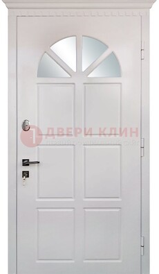 Светлая железная дверь со стеклом ДС-29 в Петрозаводске