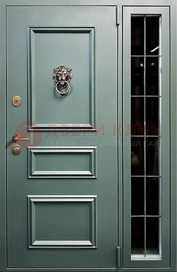 Зелёная металлическая дверь со стеклом ДС-65 в Петрозаводске