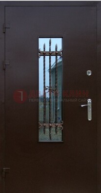 Надежная металлическая дверь со стеклом и ковкой ДСК-47 в Петрозаводске