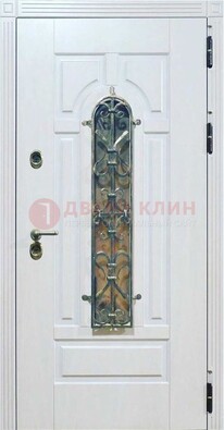 Белая остекленная металлическая дверь с ковкой ДСК-98 в Петрозаводске