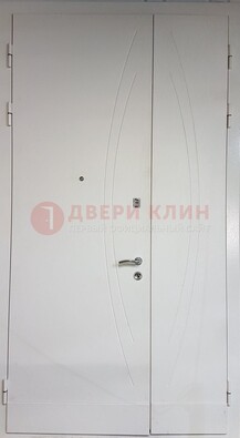 Белая тамбурная дверь ДТМ-31 в Петрозаводске