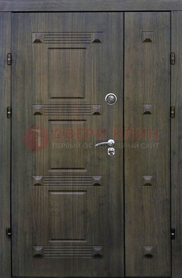 Железная двухстворчатая филенчатая дверь с виноритом ДВТ-143 в Петрозаводске