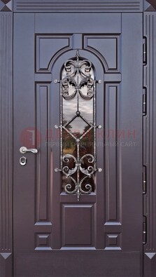 Темная уличная дверь с виноритом и стеклом с ковкой ДВТ-164 в Петрозаводске