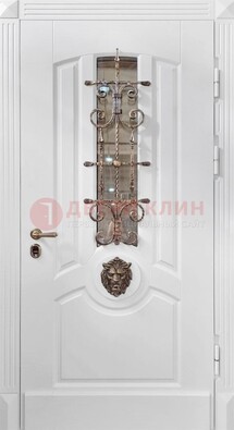 Белая металлическая дверь с виноритом и стеклом с ковкой ДВТ-165 в Петрозаводске