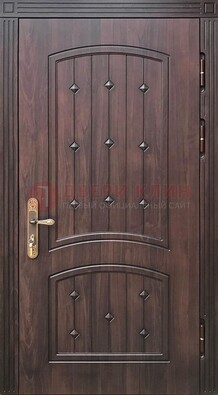 Коричневая уличная дверь с виноритом для дома ДВТ-235 в Петрозаводске