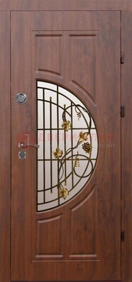 Стальная коричневая дверь с виноритом и ковкой ДВТ-82 в Петрозаводске