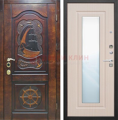 Темная дверь с резьбой и зеркалом внутри ДЗ-49 в Петрозаводске