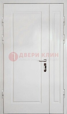 Полуторная металлическая дверь с МДФ в белом цвете ПЛ-24 в Петрозаводске