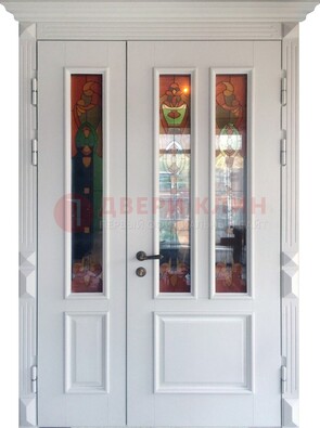 Белая полуторная металлическая дверь с витражом ВЖ-12 в Петрозаводске